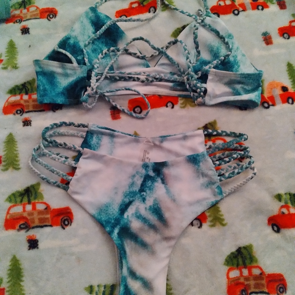 Two piece bikini - Picture 2 of 2